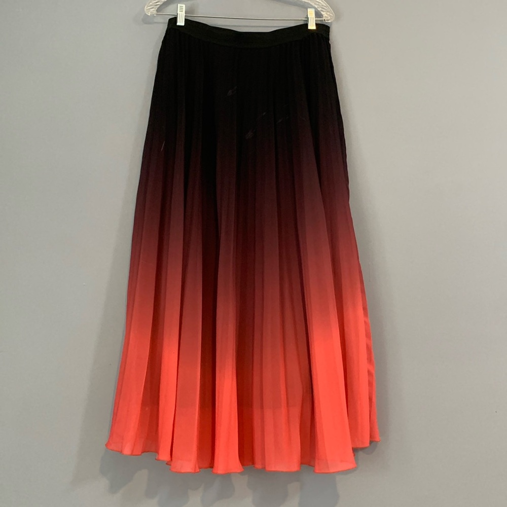 Pleated Ombre Midi Skirt in Red and Black